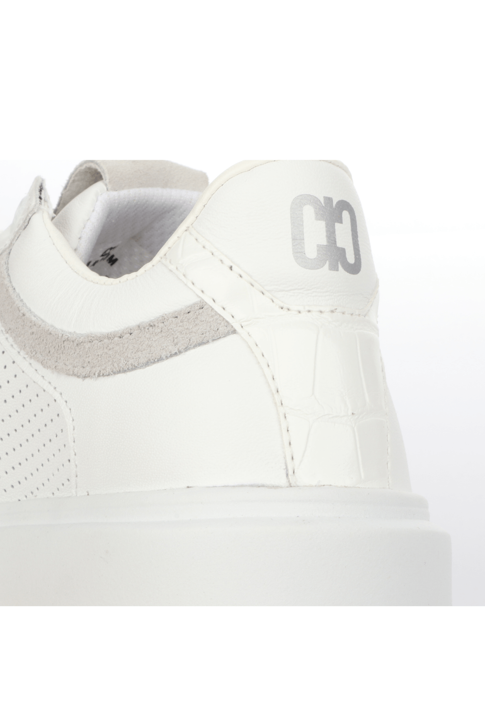 A Rasteira em Couro Catania Verde e a escolha ideal para quem busca conforto e estilo no dia a dia. Produzida em couro legitimo, oferece toque macio, alta durabilidade e acabamento sofisticado. O  -12-